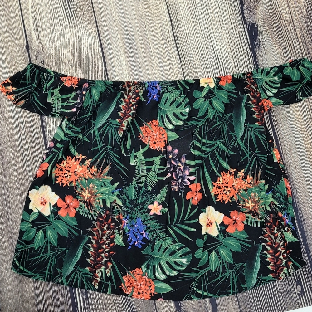 Izzy & Lola L black tropical off the shoulder top